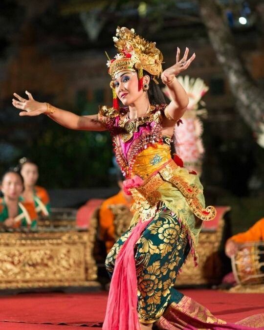 De Magische Balinese Dans: Een Venster naar Cultuur en Spiritualiteit